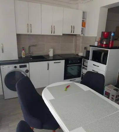 Nina Нэводари